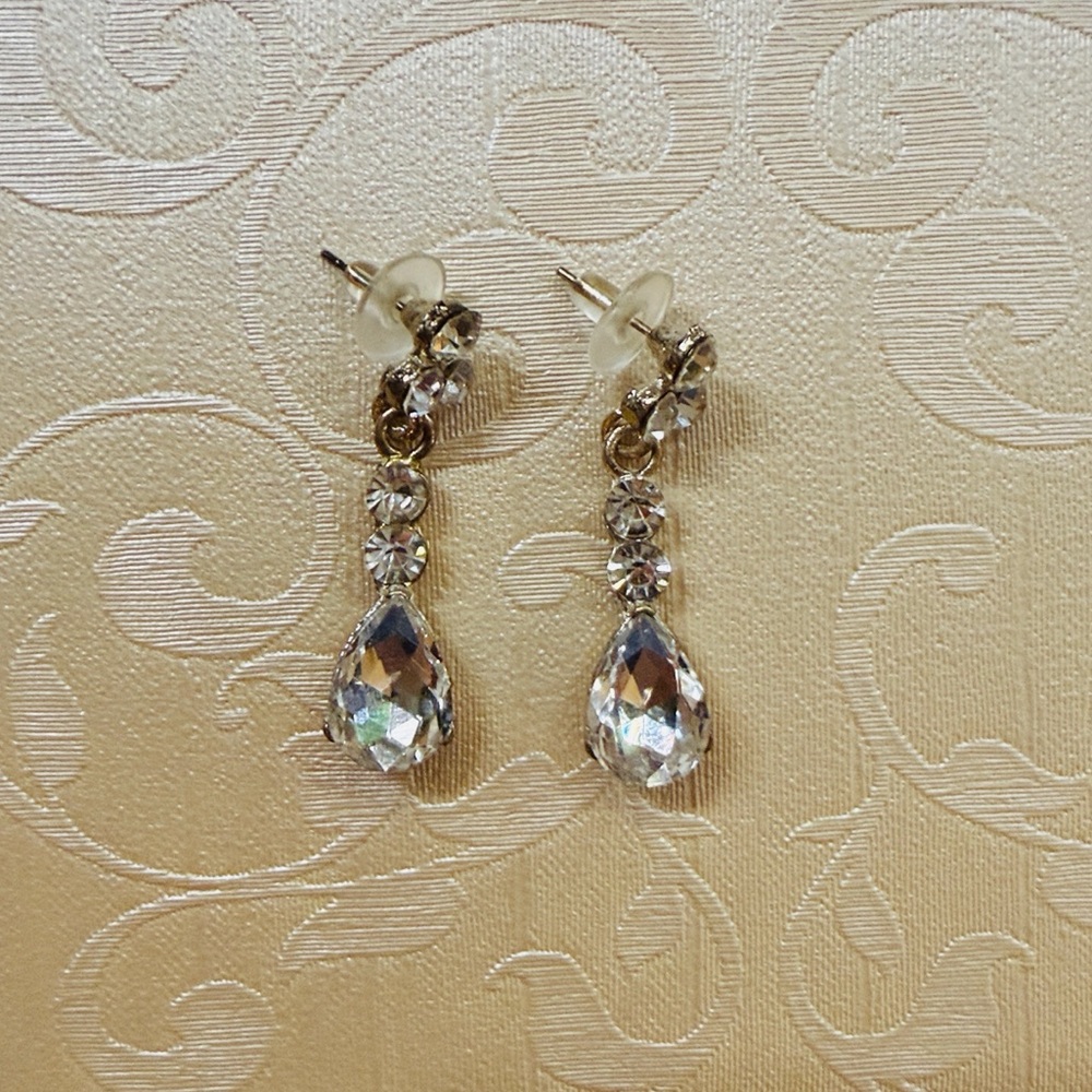 Elegant Silver Crystal Drop Earrings